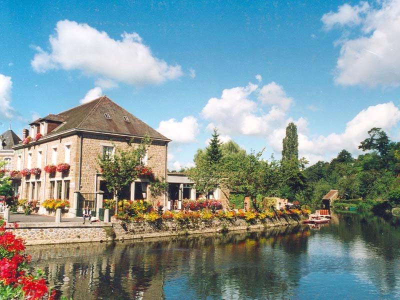 Le Lion Verd Putanges-le-Lac Exterior photo
