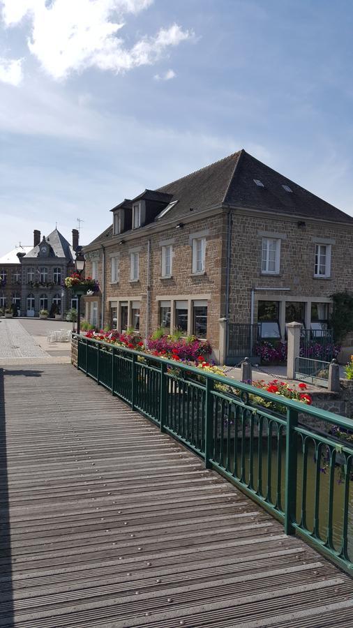 Le Lion Verd Hotel Putanges-le-Lac Exterior photo